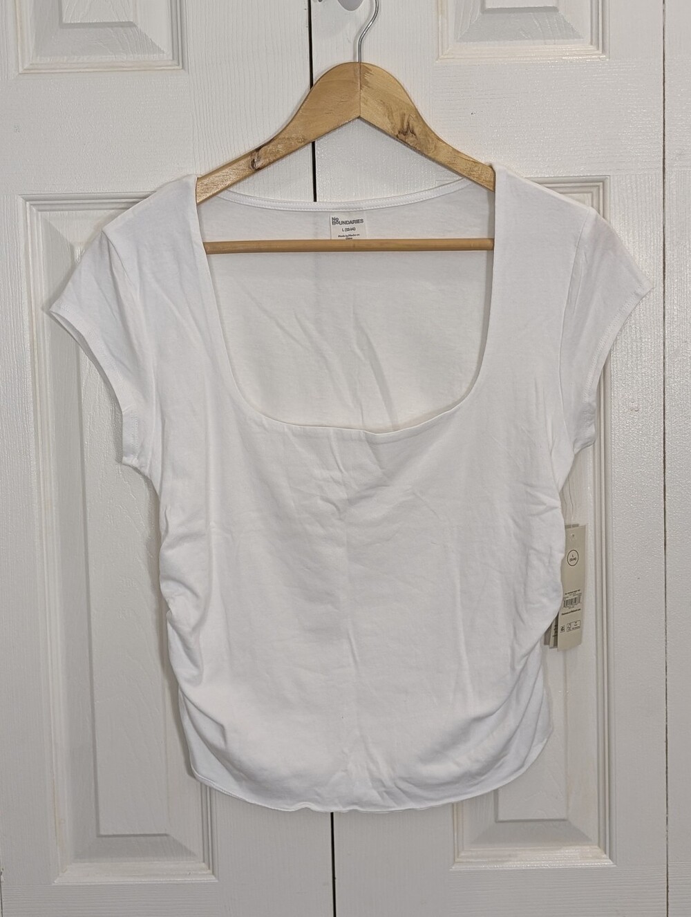 NWT No Boundaries: Women's Square next Crop top - Size Large